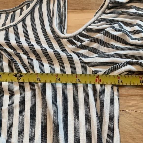 Max Studio Cold Shoulder Flowy Vertical Striped Blouse Black & White Women’s S - Picture 8 of 11